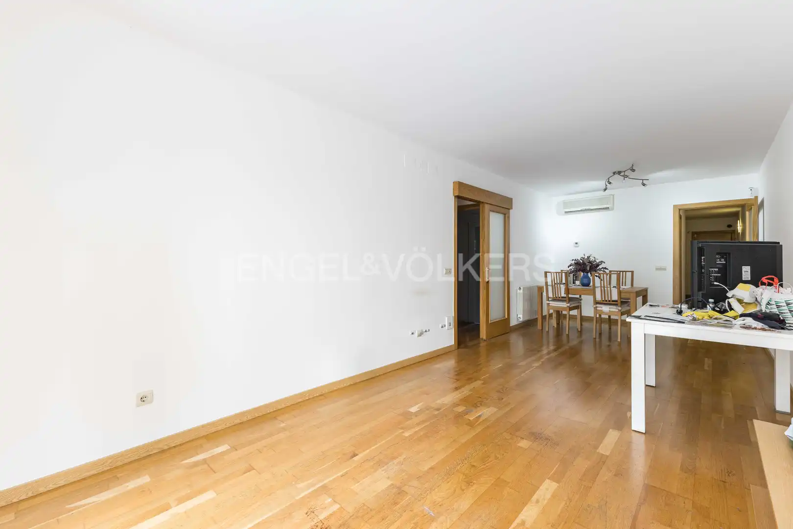 Sala d'estar de Pis en venda en Barcelona amb Calefacció, Parquet i Piscina