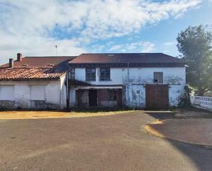 Vista exterior de Casa adosada en venda en Castañeda amb Balcó