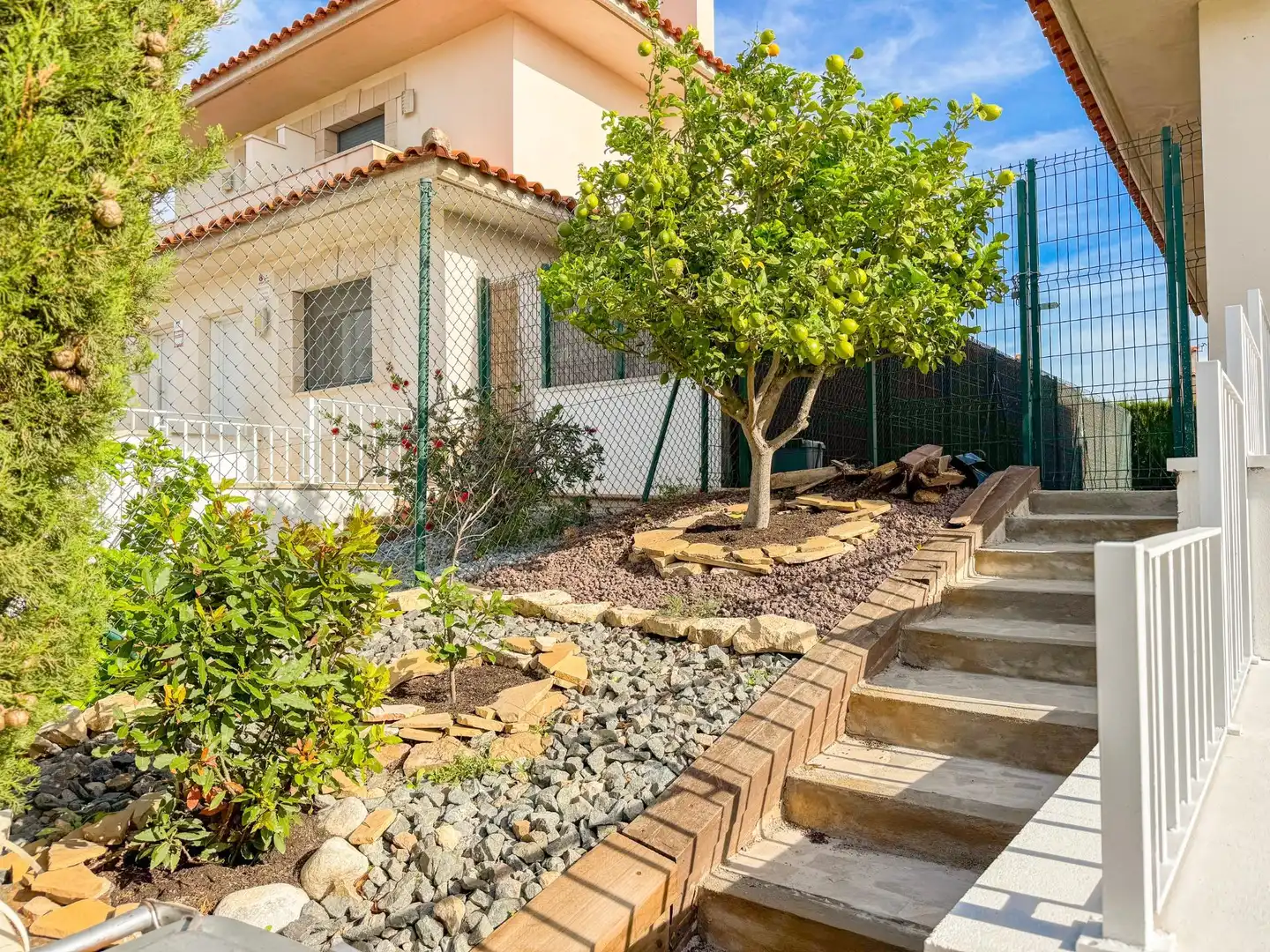 Chalet con terraza en venta en Carrer Carrer del Migjorn, 2, imagen 2
