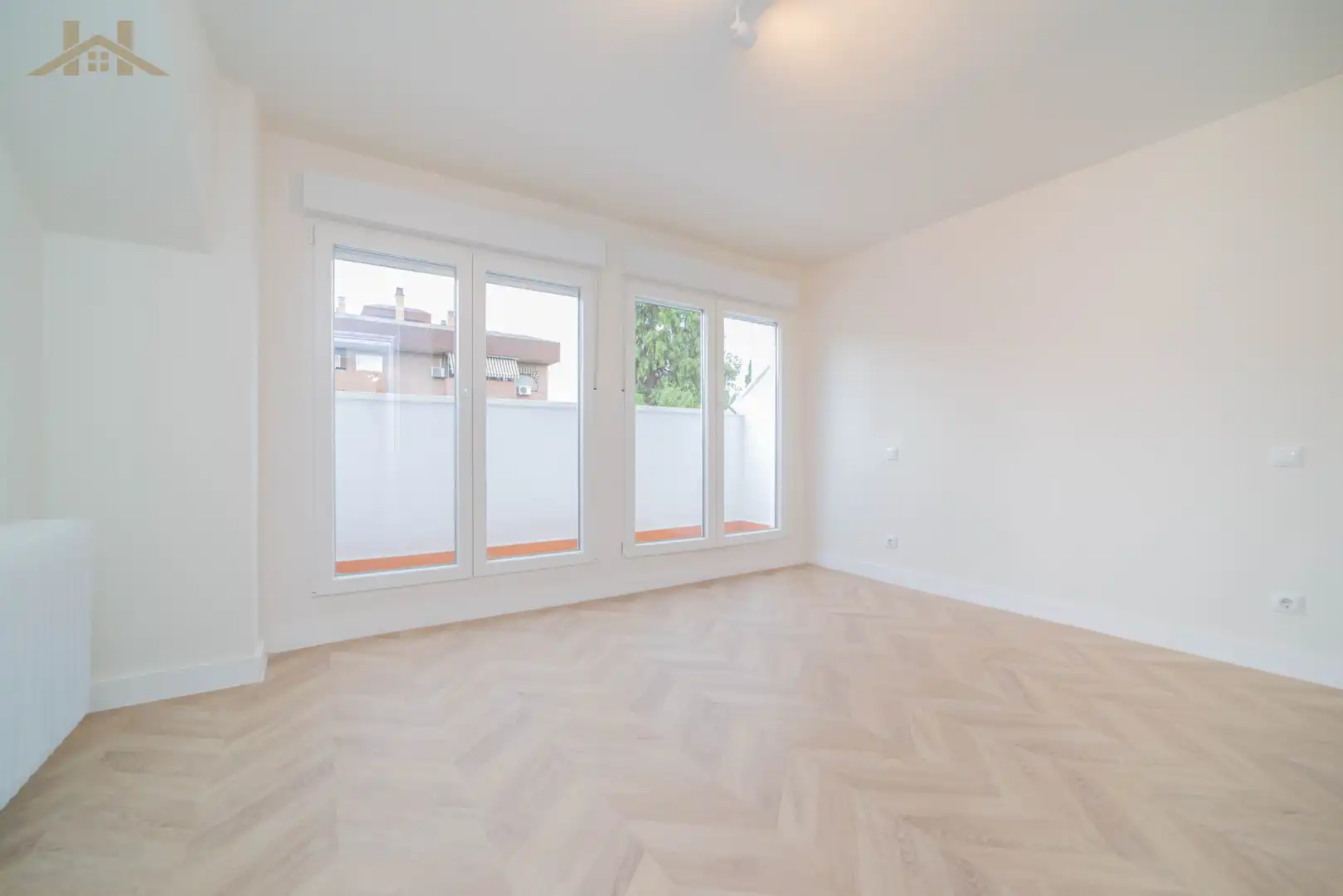 Habitación de Casa adosada en venta en Las Rozas de Madrid con Aire acondicionado, Calefacción y Jardín privado