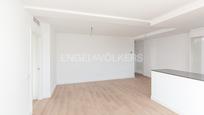 Sala d'estar de Apartament en venda en Alcobendas amb Aire condicionat