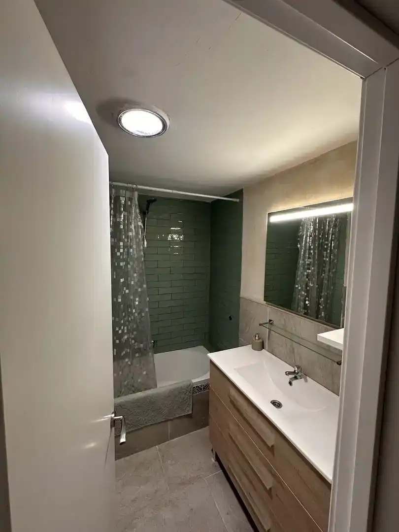 Baño de Piso para compartir en La Línea de la Concepción con Aire acondicionado, Parquet y Piscina