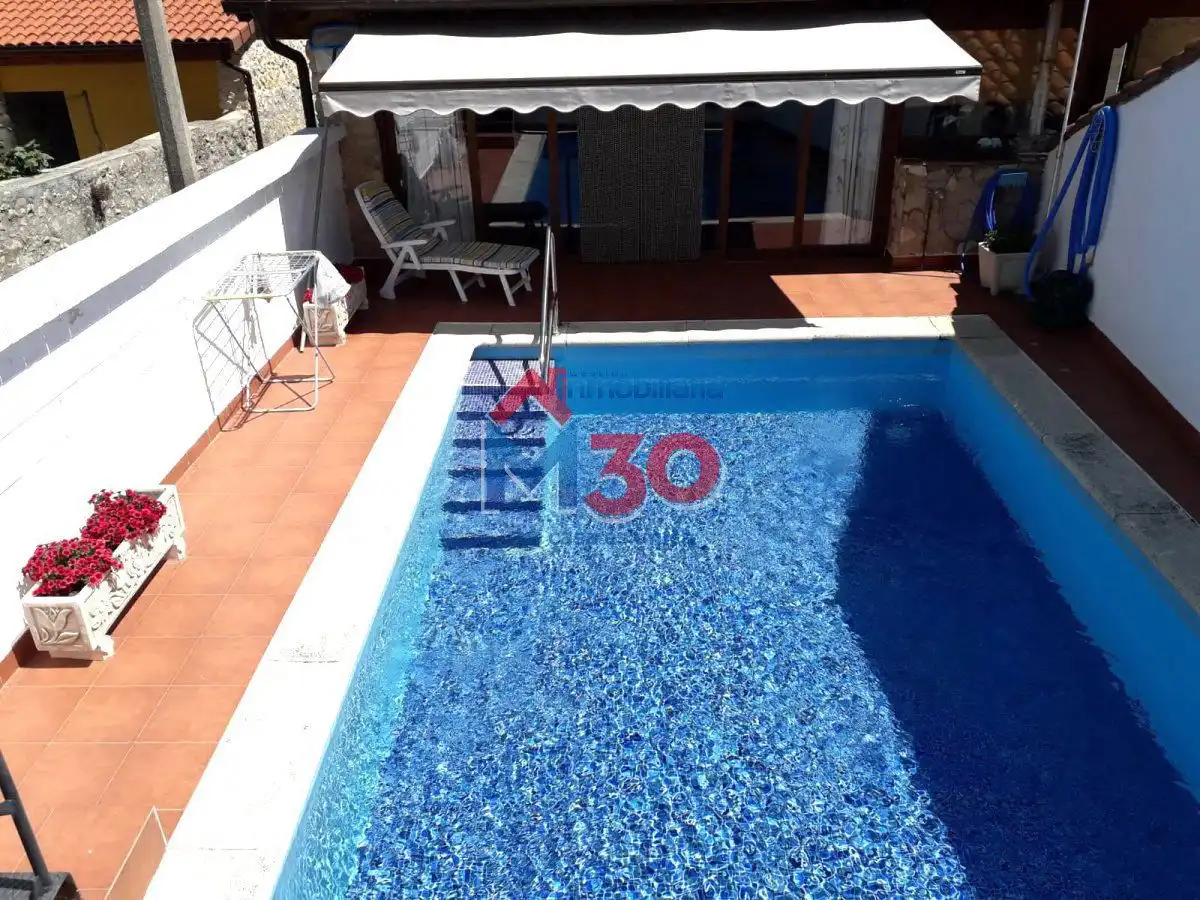 House with pool for sale in Crucero - Aquende