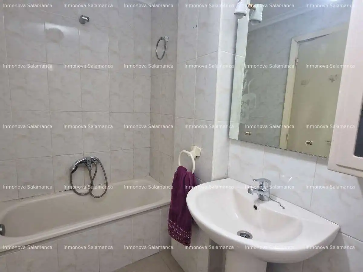 Bathroom of Flat for share in Salamanca  with Heating, Terrace and Furnished