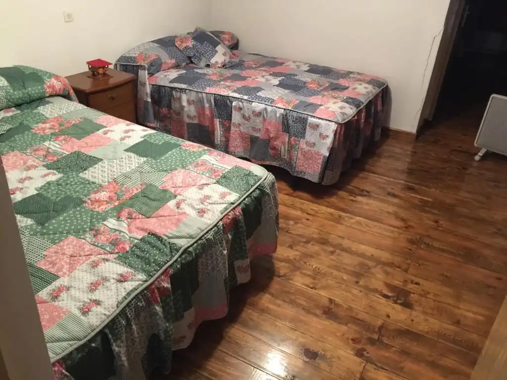 Dormitori de Casa o xalet en venda en Garganta la Olla amb Calefacció i Moblat