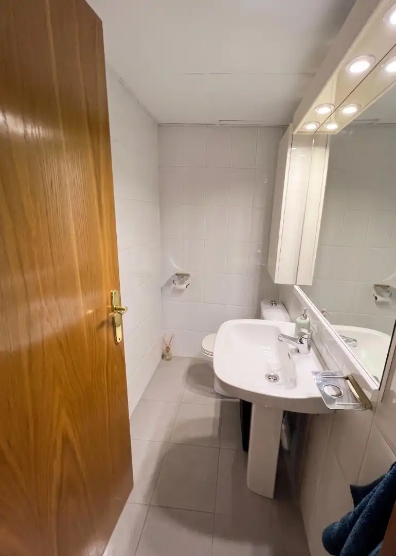 Badezimmer von Wohnungen zur Miete in Murcia mit Möbliert, Waschmaschine und Mikrowelle