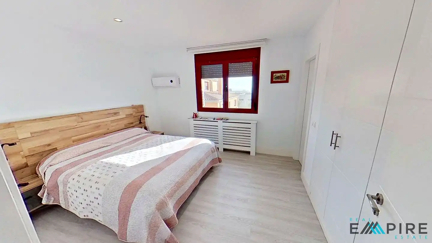 Habitación de Ático en venta en Illescas con Aire acondicionado, Calefacción y Jardín privado