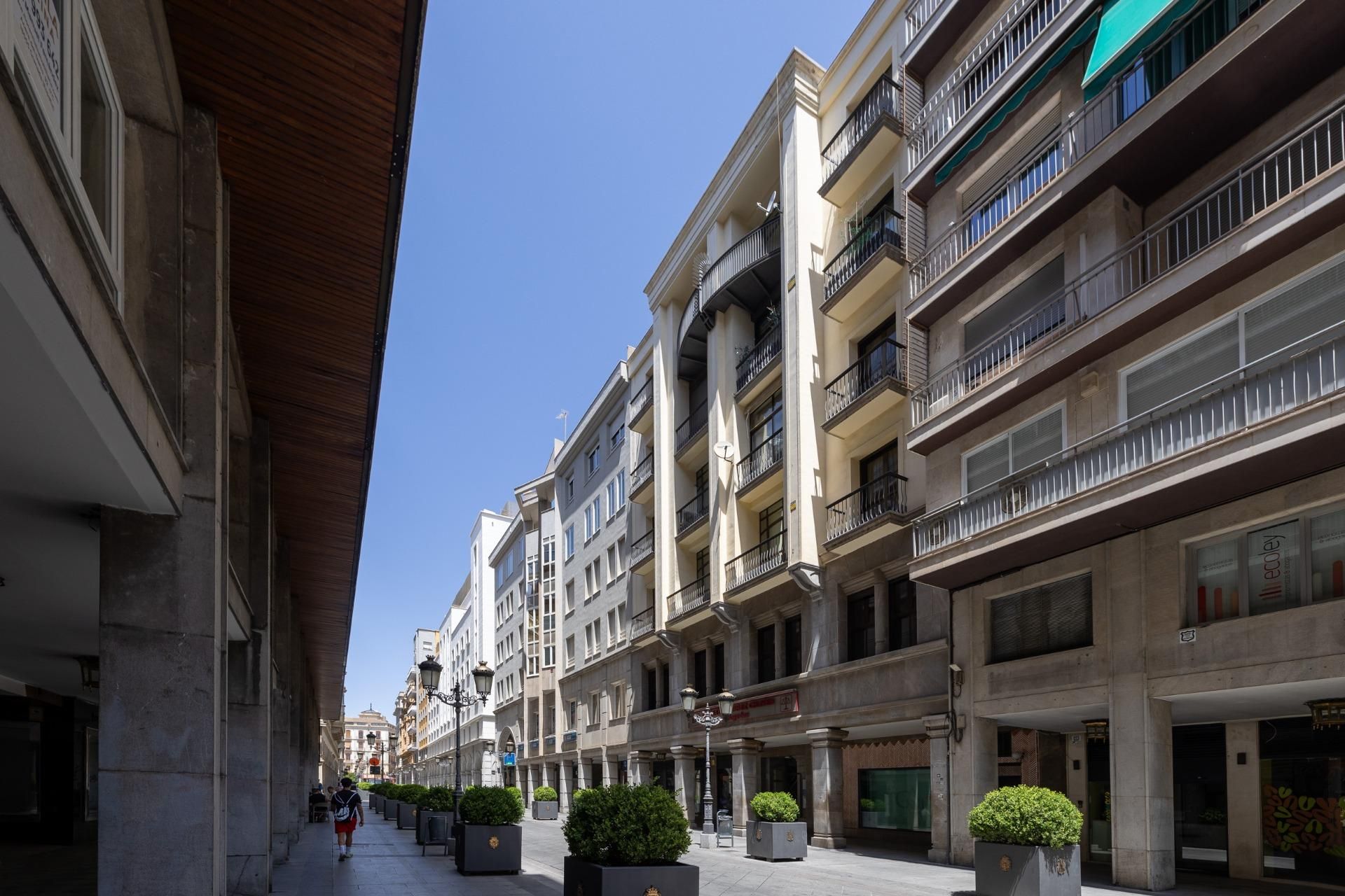 Exterior view of Flat for sale in  Granada Capital  with Terrace and Balcony