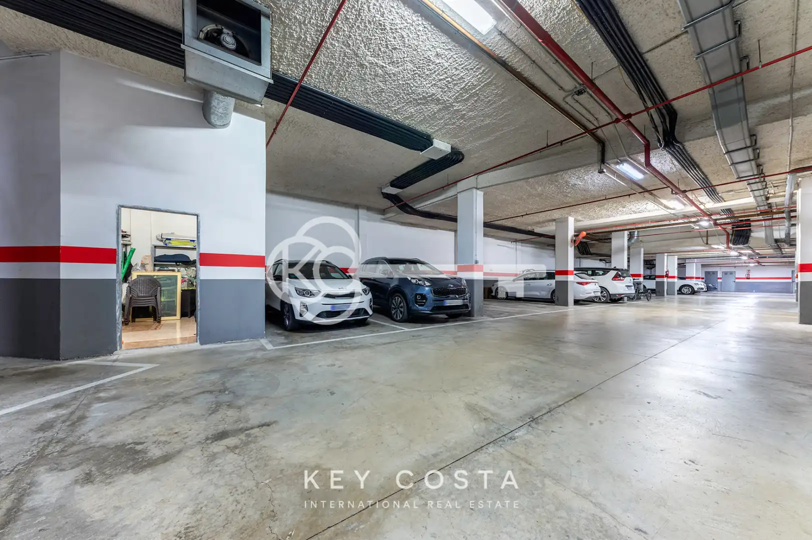 Parking of Flat for sale in Alicante / Alacant  with Air Conditioner, Heating and Private garden