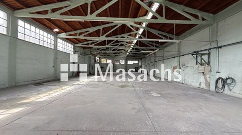 Parcela industrial de 16.000 m con conjunto de naves y edificaciones industriales.