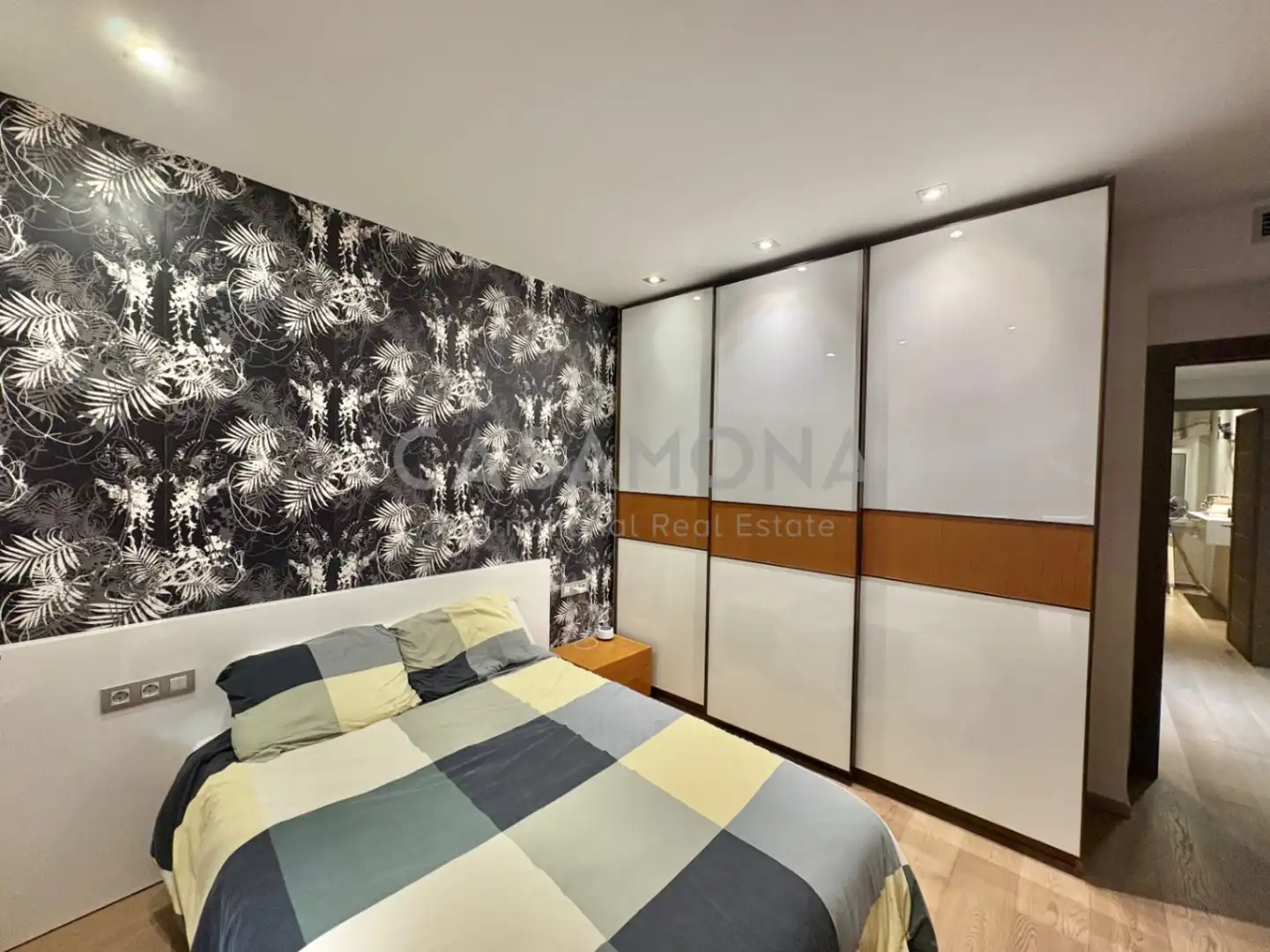 Schlafzimmer von Wohnungen zum Verkauf in Barcelona mit Klimaanlage, Heizung und Balkon