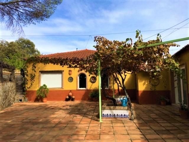 Vista exterior de Casa o xalet en venda en Villaviciosa de Córdoba amb Aire condicionat, Calefacció i Jardí privat