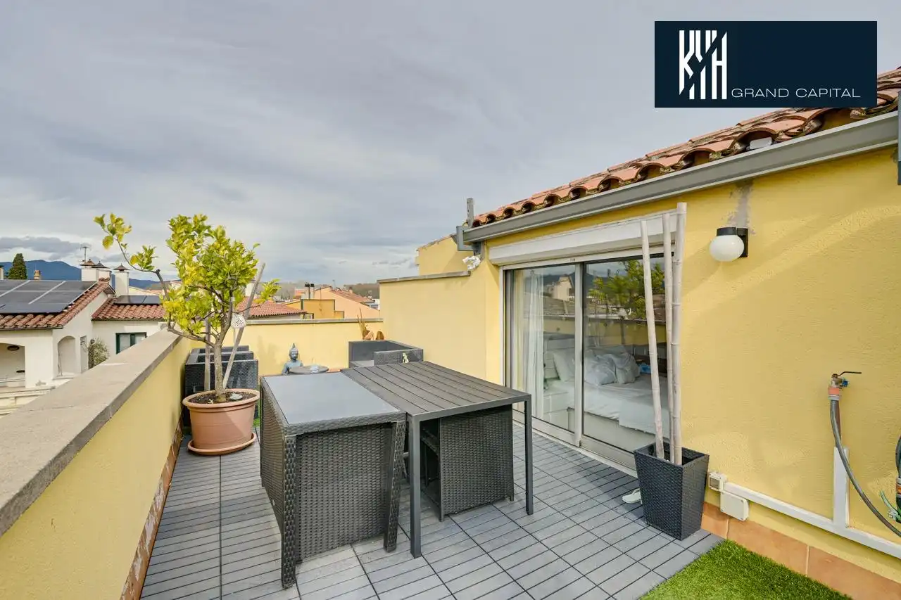 Terraza de Dúplex en venta en Salt con Calefacción, Terraza y Balcón