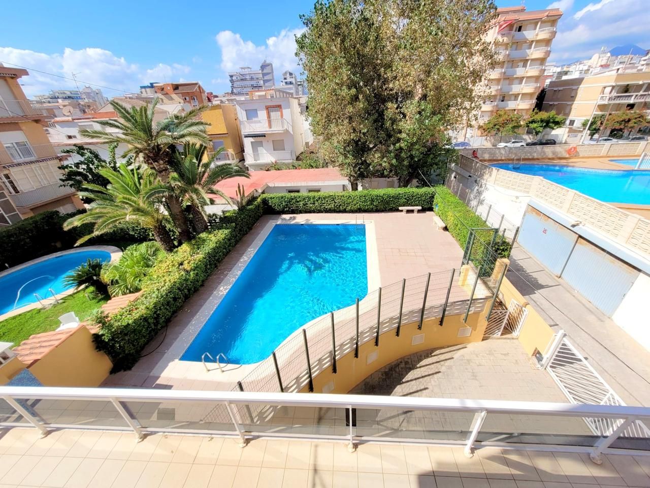 Piscina de Apartament de lloguer en Gandia amb Aire condicionat, Terrassa i Moblat