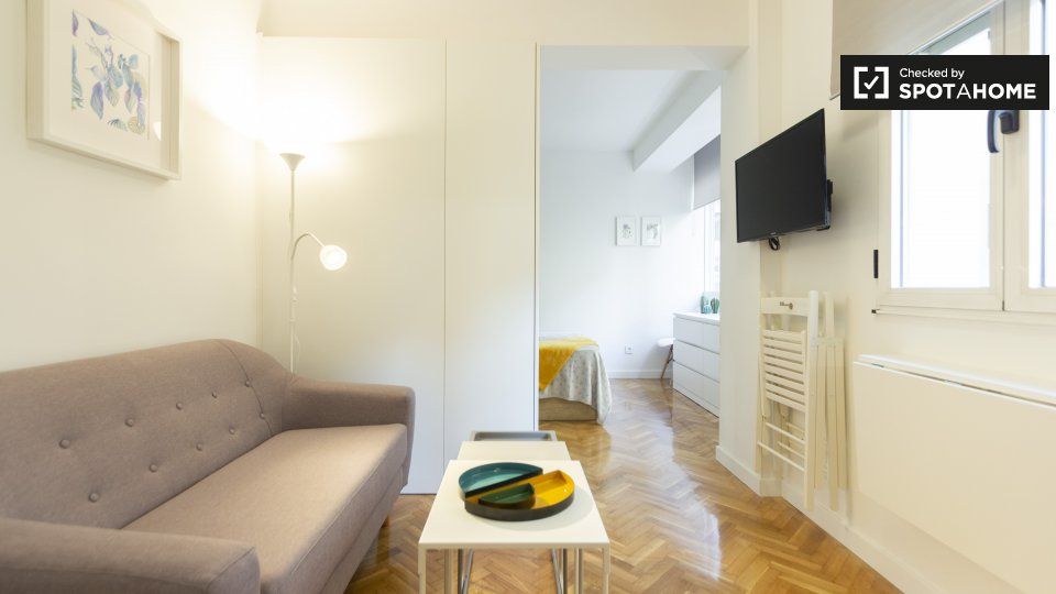 Bedroom of Flat to rent in  Madrid Capital  with Air Conditioner, Heating and Furnished