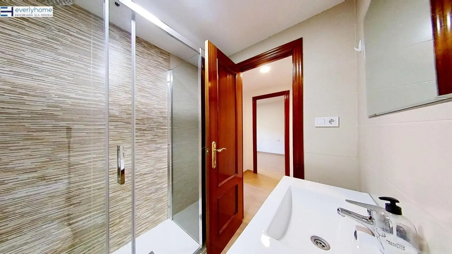Bathroom of Flat for share in Valencia