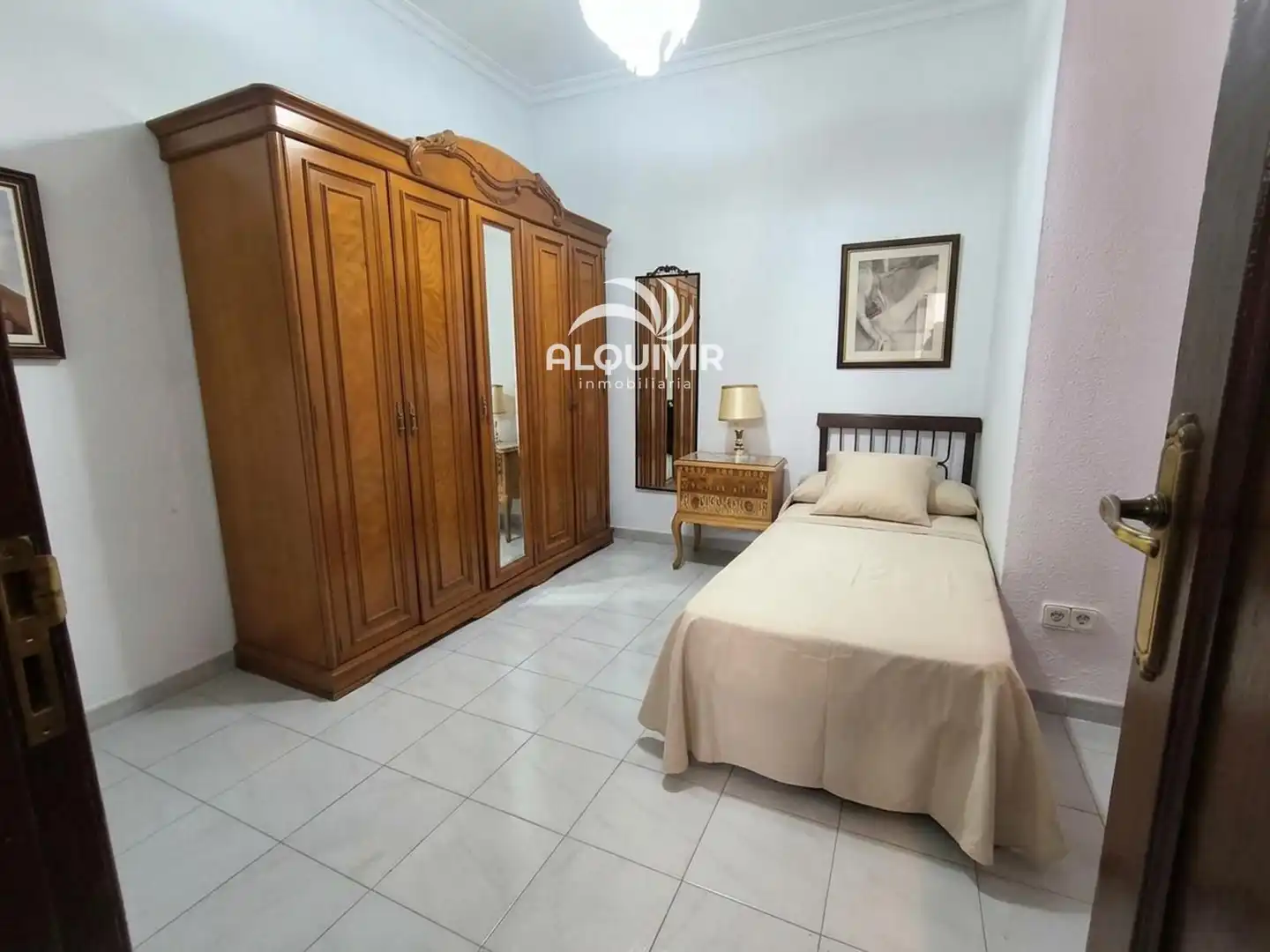 Habitación de Edificio en venta en Sevilla