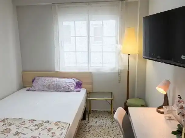 Schlafzimmer von Wohnung zur Miete in  Zaragoza Capital mit Balkon