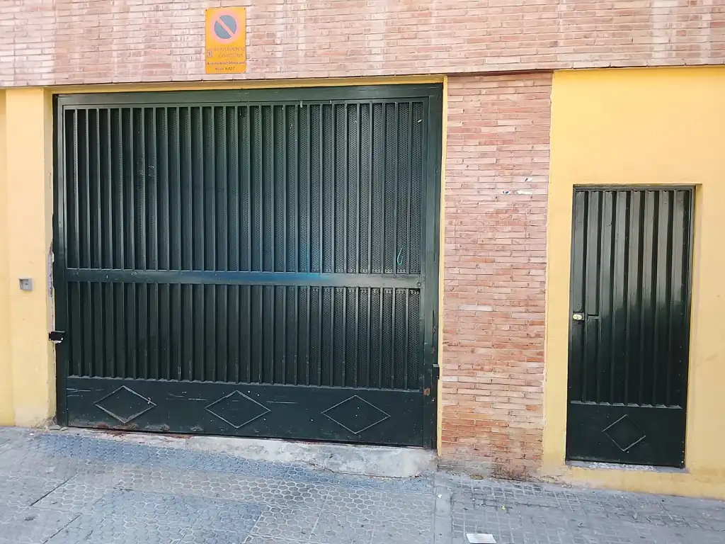 Außenansicht von Garage zur Miete in Córdoba