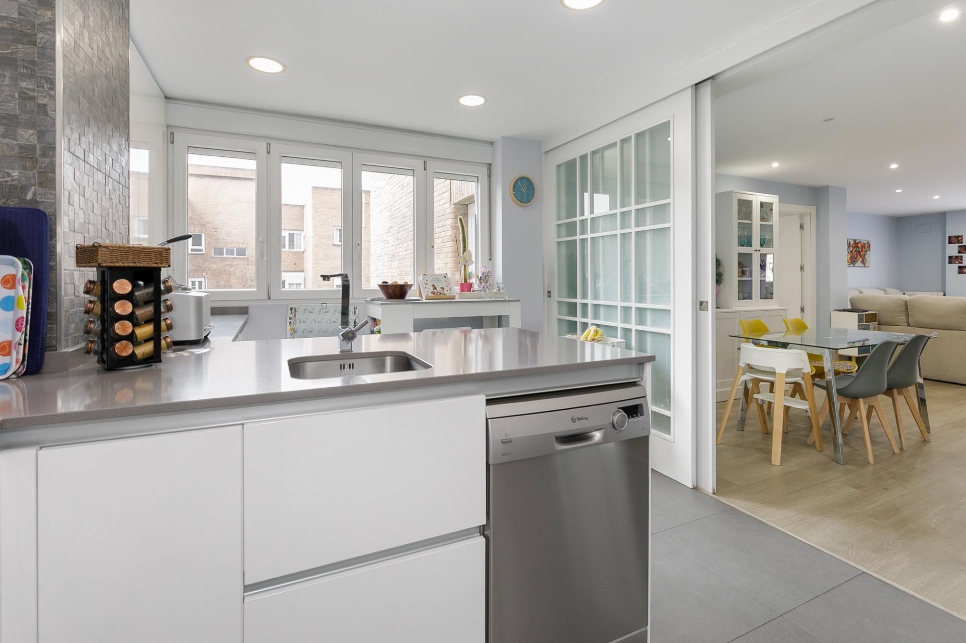 Kitchen of Flat for sale in  Granada Capital  with Air Conditioner, Heating and Terrace