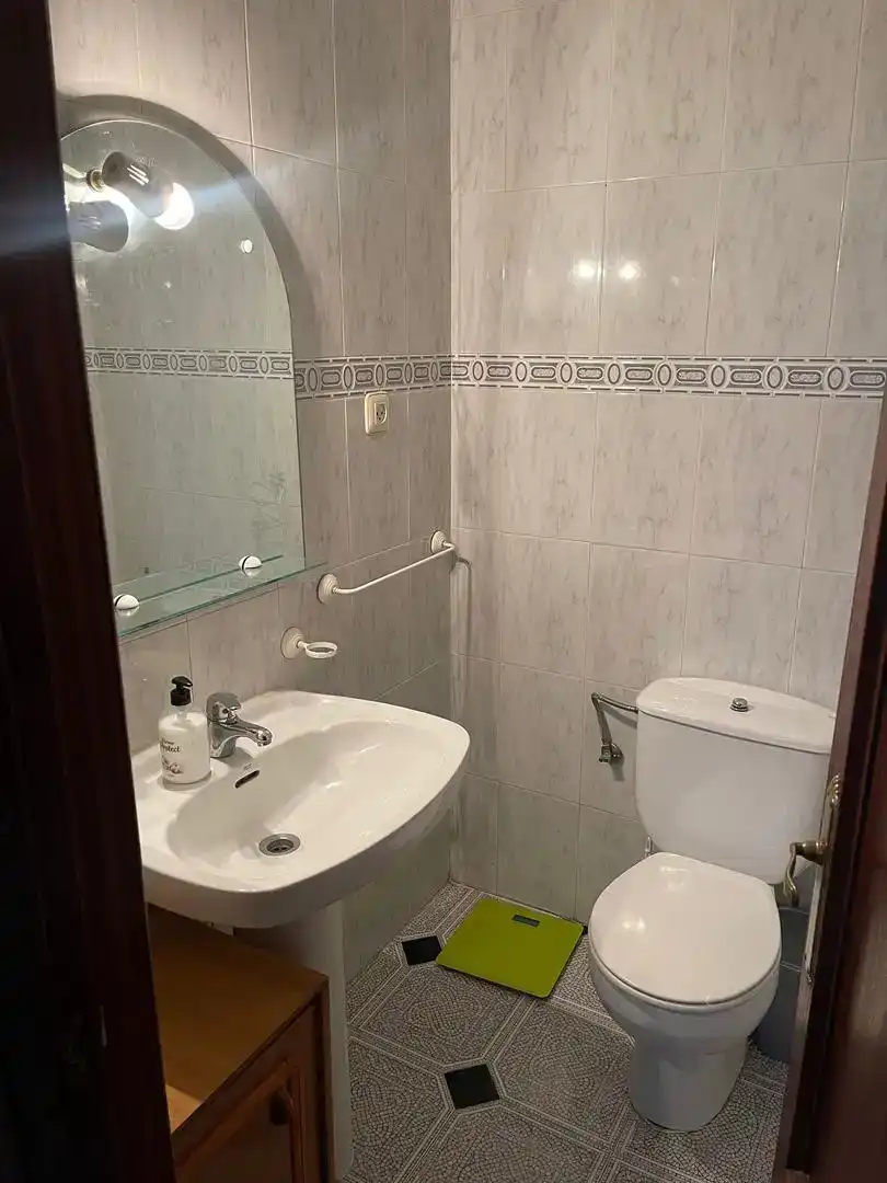 Badezimmer von Erdgeschoss zur Miete in Villar del Rey mit Möbliert, Ofen und Waschmaschine