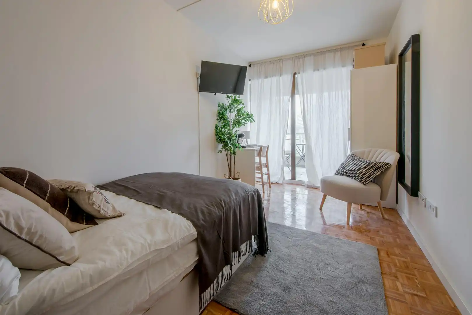 Bedroom of Flat for share in Madrid  with Air Conditioner, Heating and Washing machine