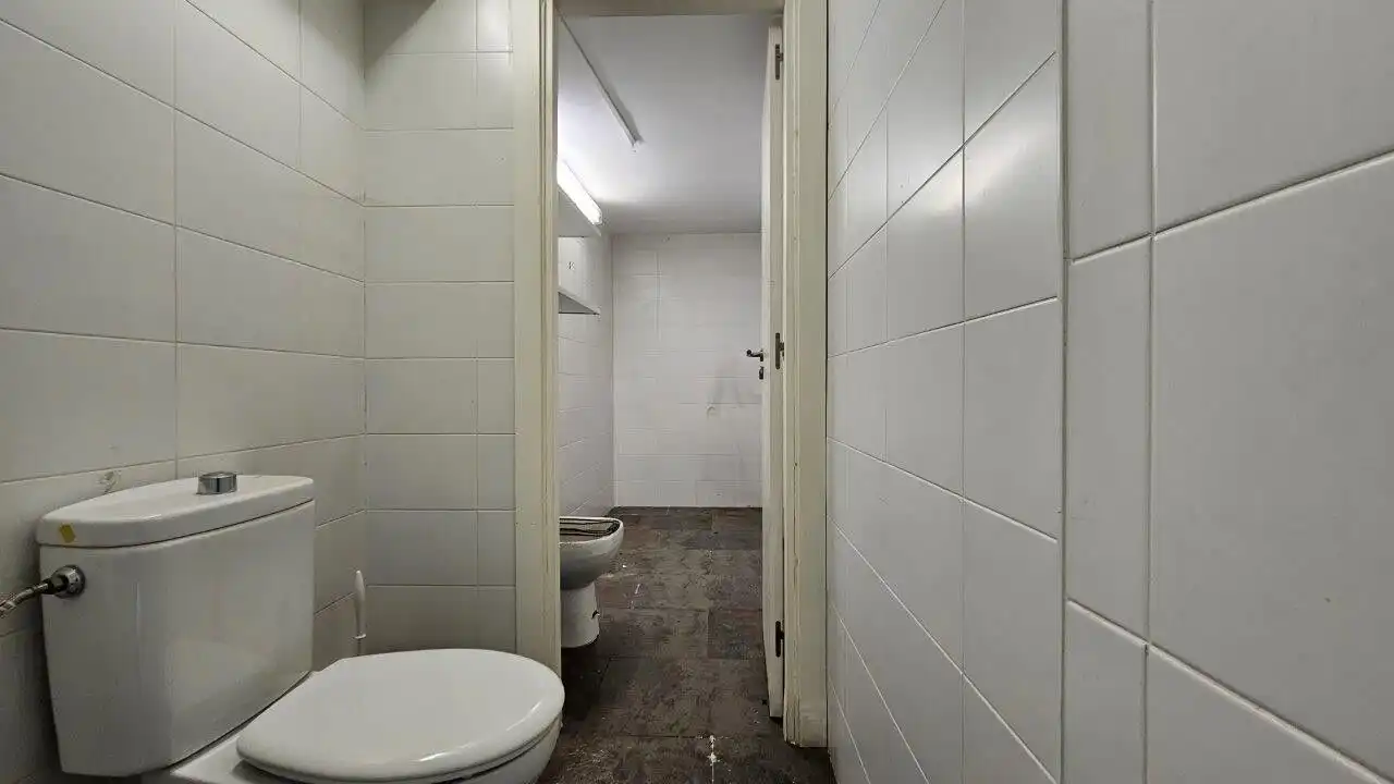 Badezimmer von Gebäude zum Verkauf in Figueres