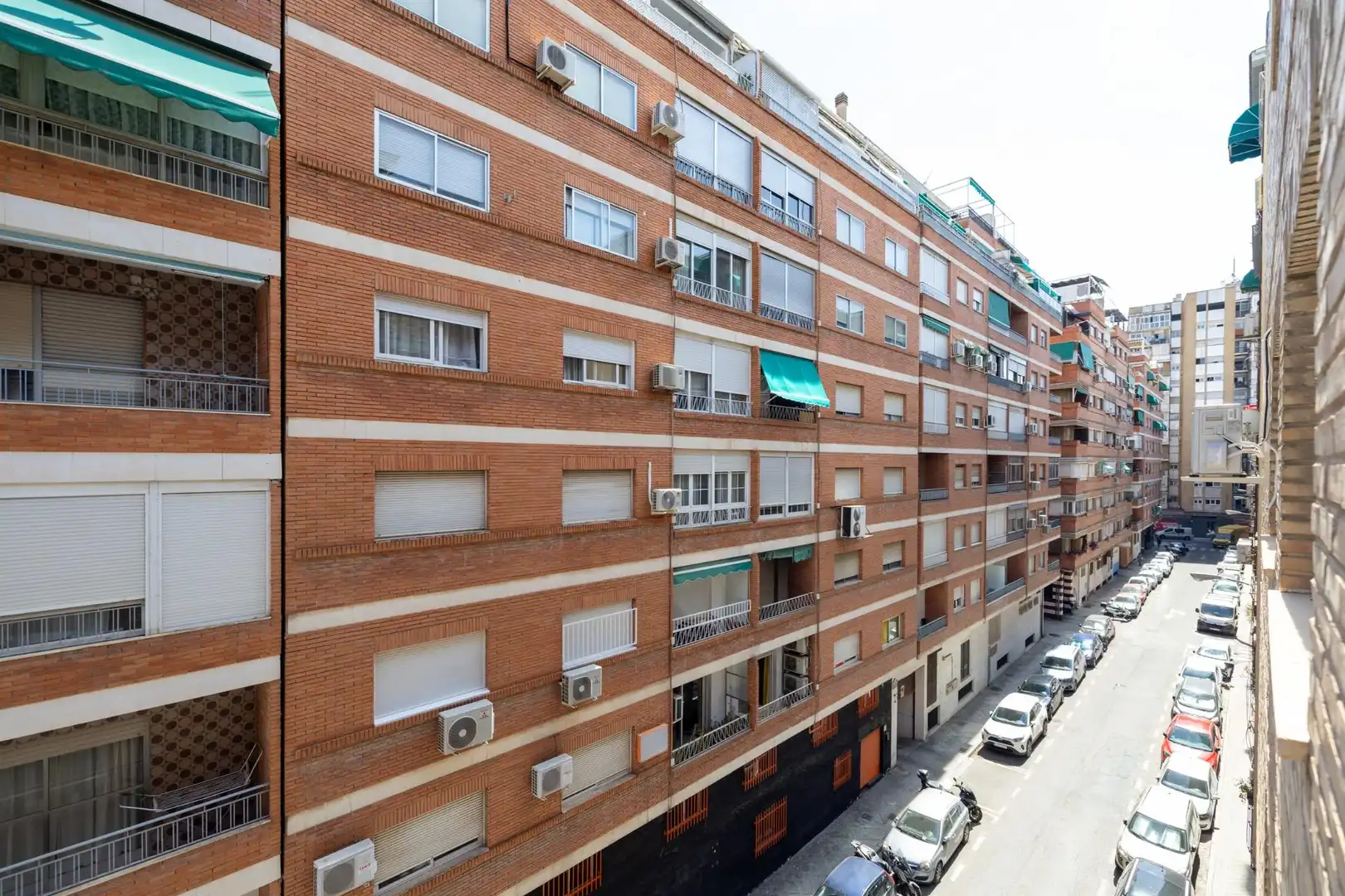 Vista exterior de Pis de lloguer en Granada amb Calefacció, Terrassa i Moblat