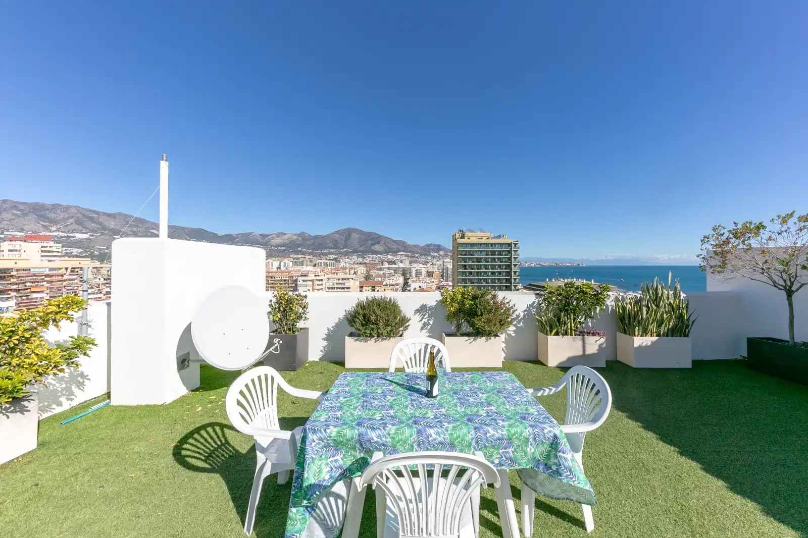 Terrasse von Dachboden zur Miete in Fuengirola mit Klimaanlage, Terrasse und Möbliert