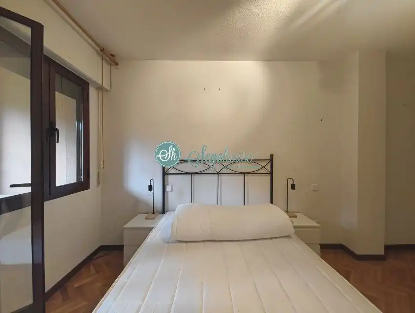 Bedroom of Flat for rent in Segovia  with Heating, Parquet flooring and Terrace