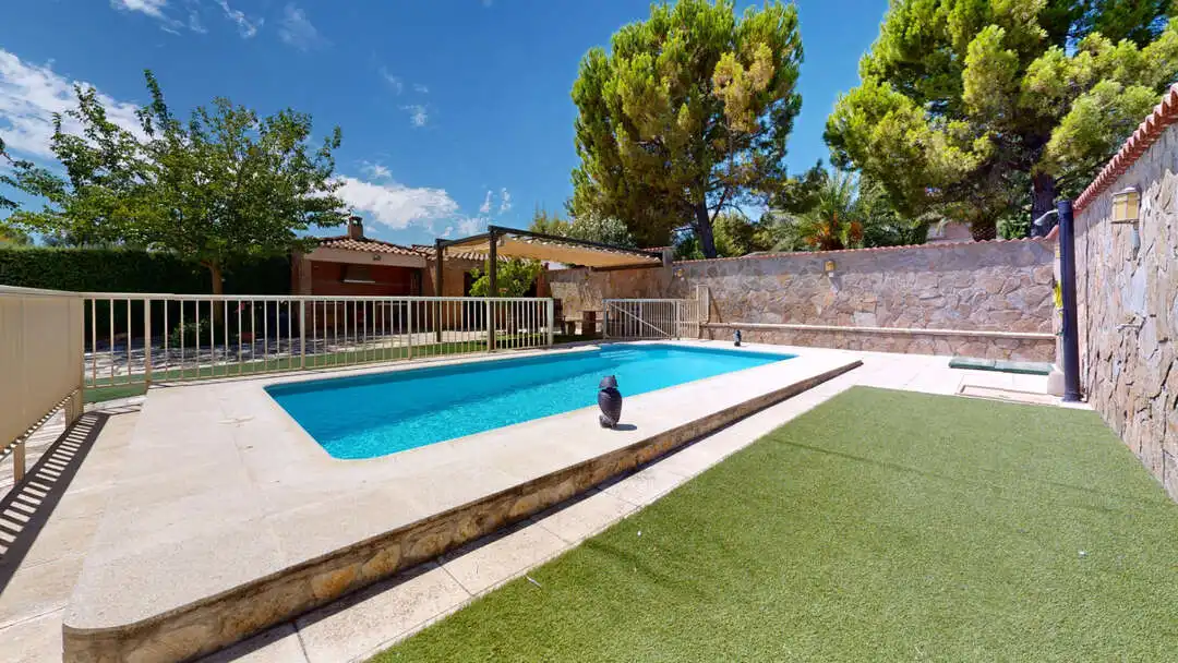 Piscina de Casa o chalet en venta en Valdelaguna con Aire acondicionado, Calefacción y Terraza