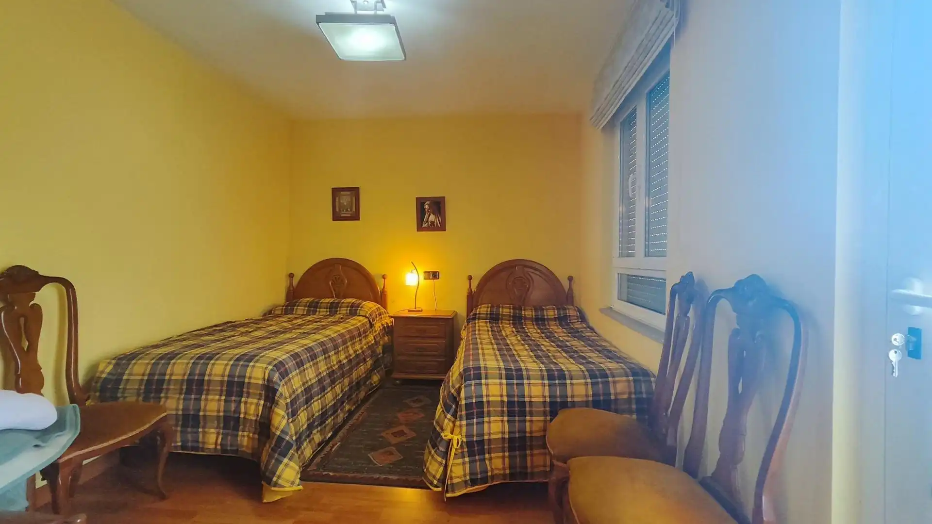 Habitación de Casa o chalet en venta en León Capital  con Calefacción y Terraza