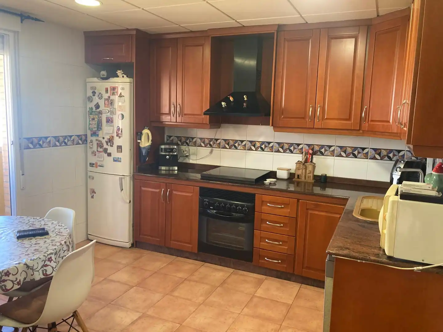 Cuina de Casa adosada en venda en Villena amb Calefacció, Traster i Moblat
