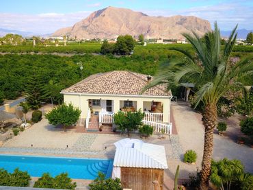 Casa rústica amb piscina en venda a Molins - Campaneta - San Bartolomé