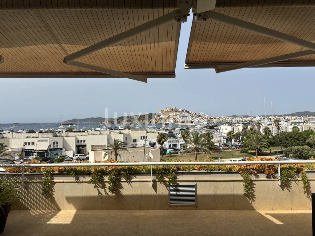 Vista exterior de Pis en venda en Eivissa amb Aire condicionat, Jardí privat i Terrassa