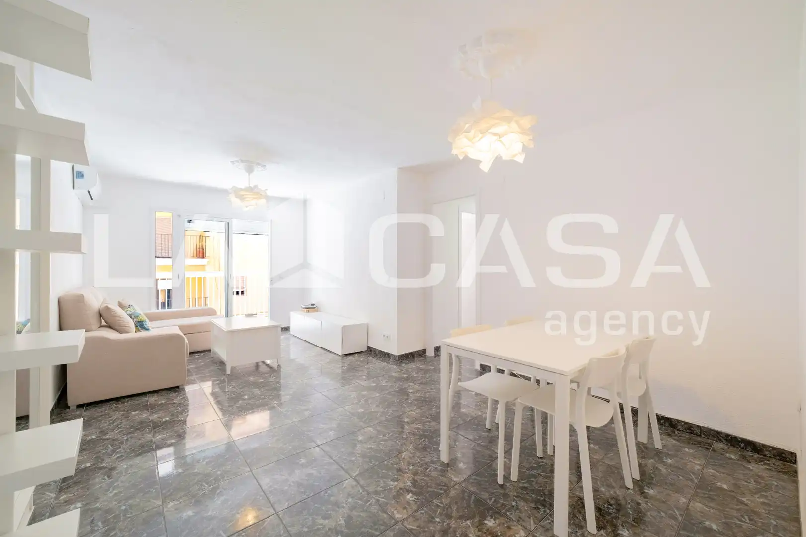 Sala d'estar de Pis en venda en Valencia amb Balcó