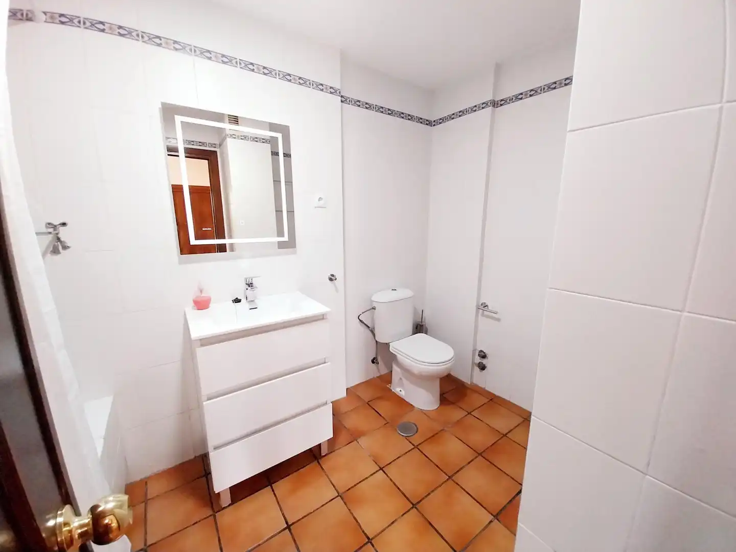 Bany de Apartament de lloguer en Mijas amb Jardí privat, Terrassa i Balcó