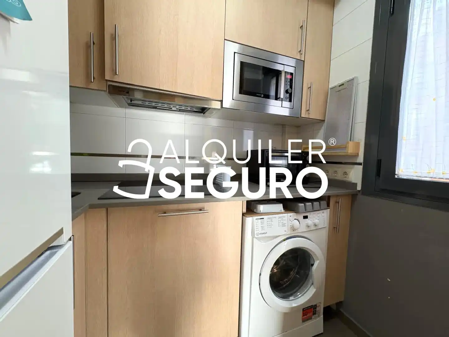 Cuina de Pis de lloguer en Madrid amb Aire condicionat, Calefacció i Piscina