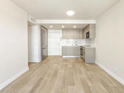 Cuina de Apartament de lloguer en  Madrid Capital amb Traster i Piscina