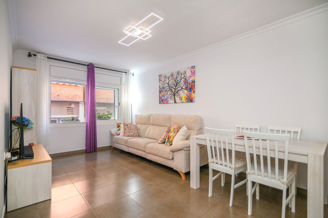 Sala de estar de Piso en venta en Cornellà de Llobregat con Aire acondicionado y Calefacción