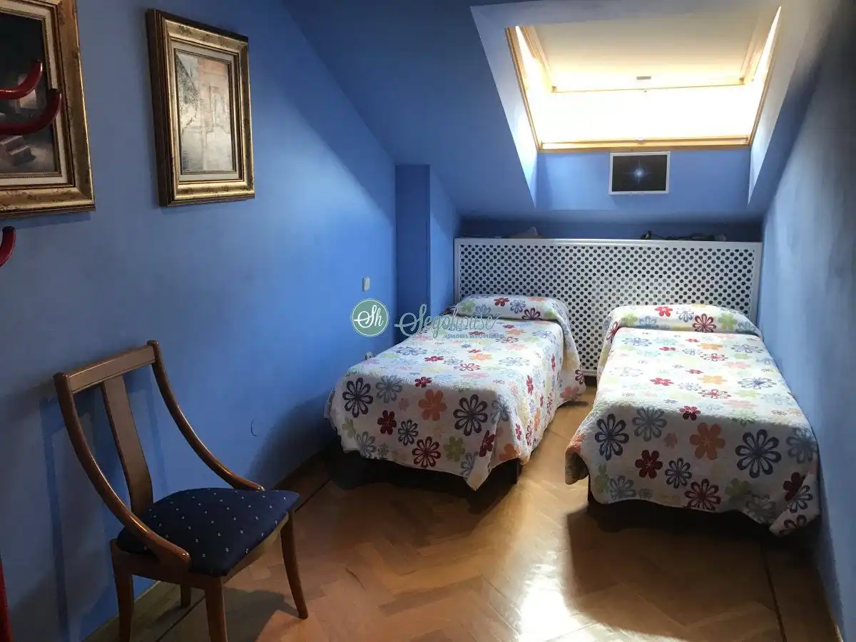 Dormitori de Pis en venda en Segovia amb Calefacció, Parquet i Terrassa