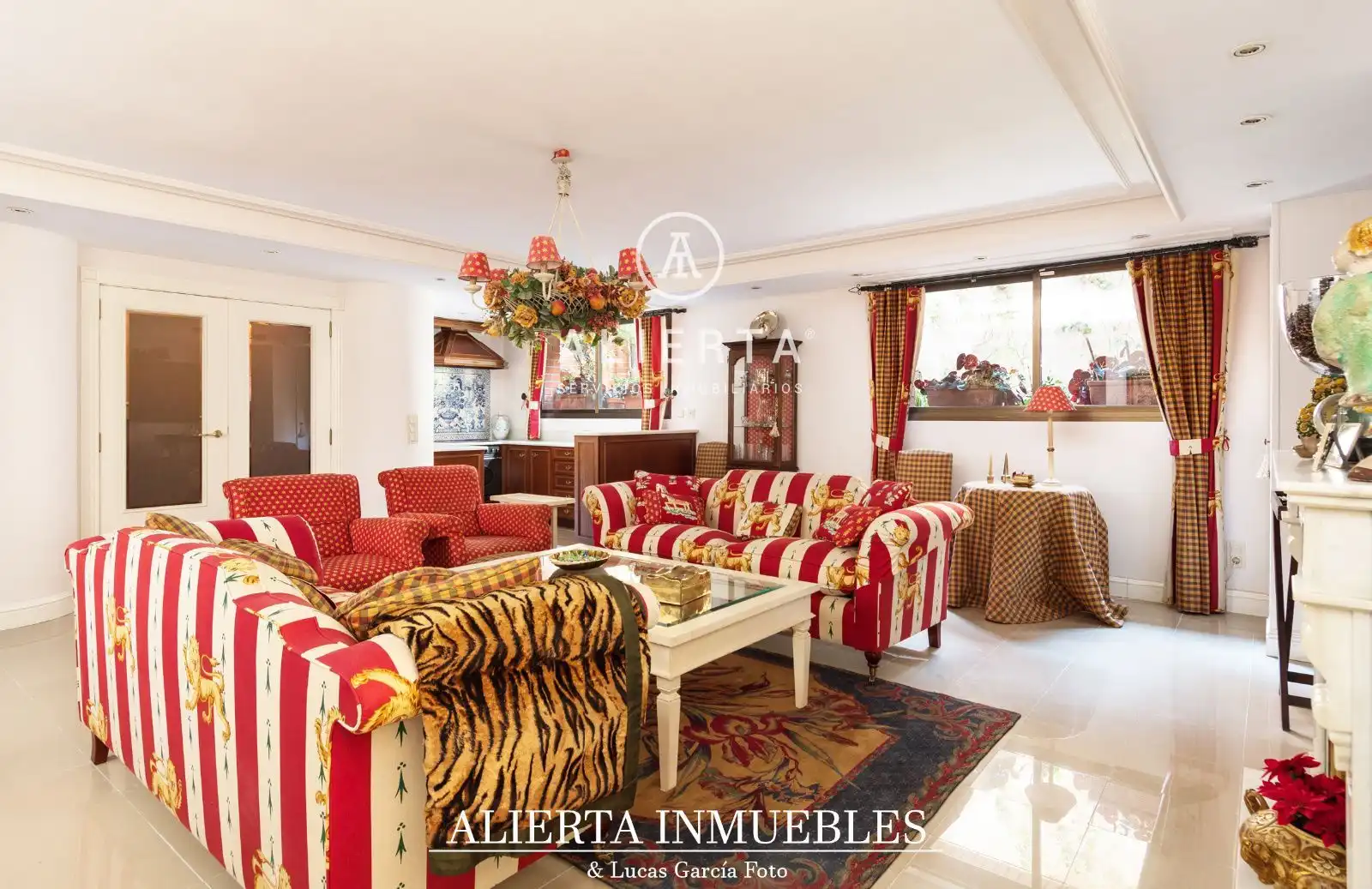 Sala d'estar de Casa adosada en venda en Zaragoza amb Aire condicionat, Calefacció i Traster