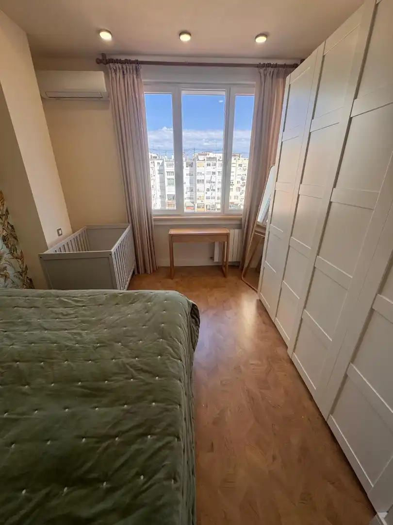 Wohnung zur Miete in Carrer de la Reina Na Germana, Gran Via