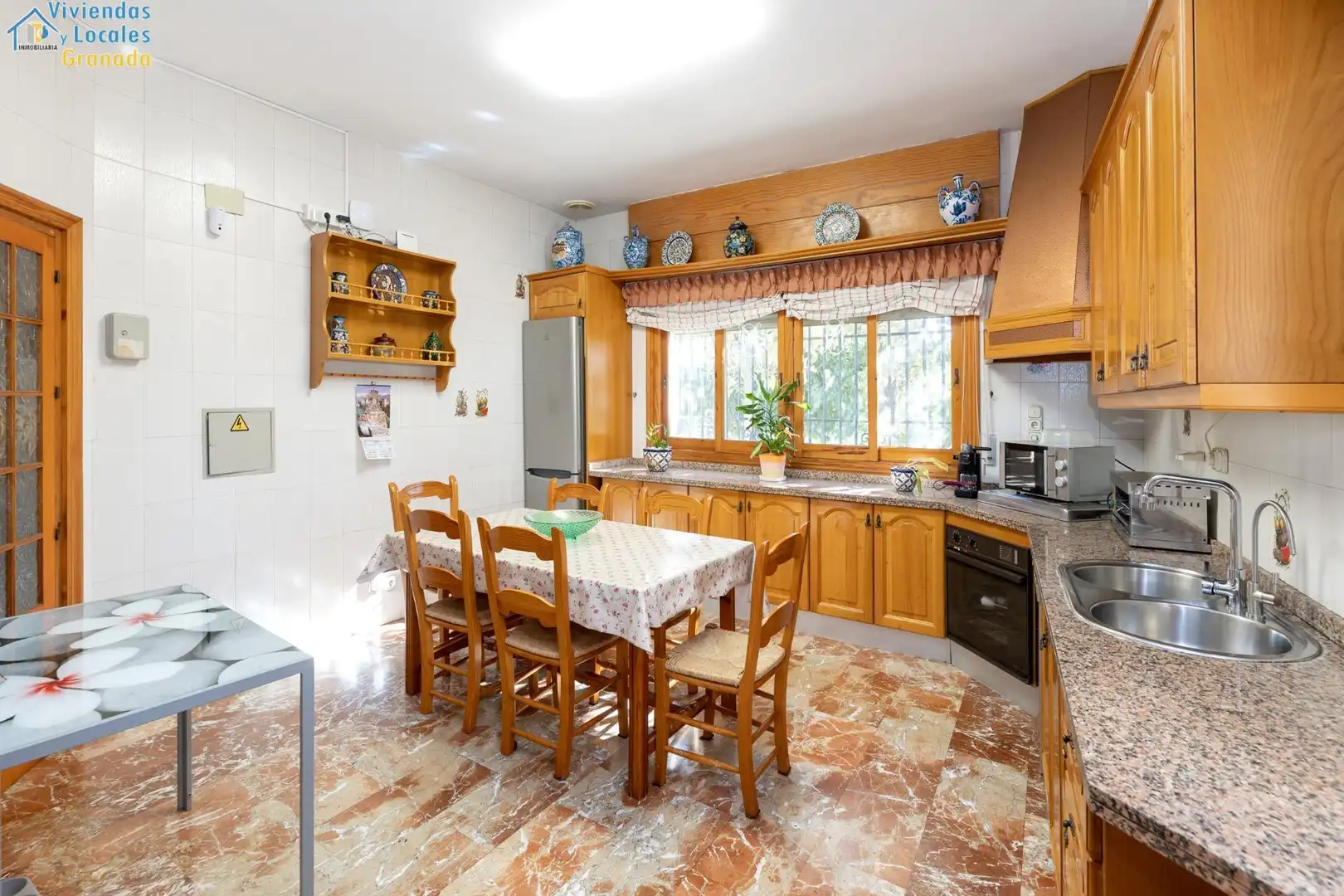 Cocina de Casa o chalet en venta en Granada con Aire acondicionado, Jardín privado y Trastero