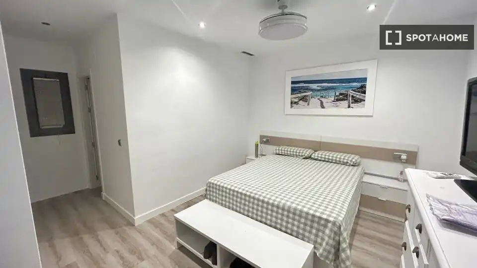 Habitación de Apartamento para compartir en Chiclana de la Frontera con Aire acondicionado, Terraza y Amueblado