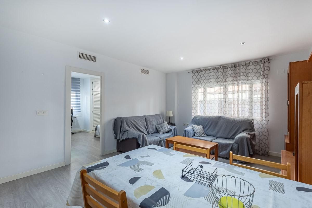 Bedroom of Flat for sale in  Granada Capital  with Air Conditioner