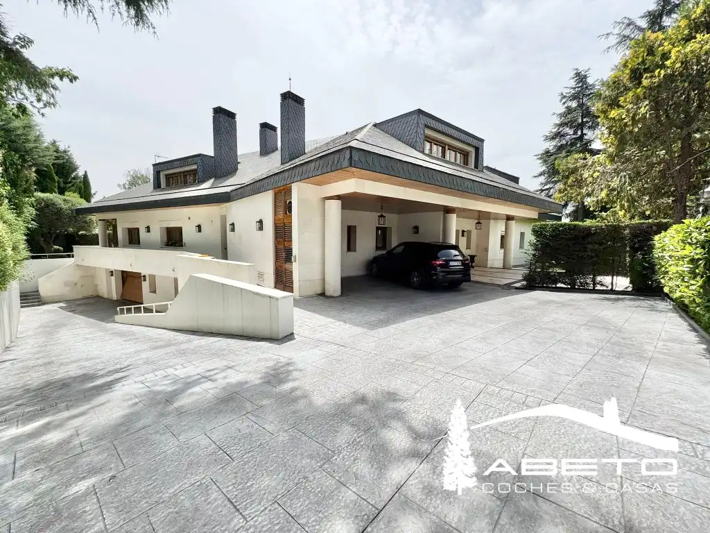 Vista exterior de Casa o chalet en venta en Madrid