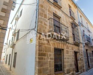 Vista exterior de Edifici en venda en Úbeda