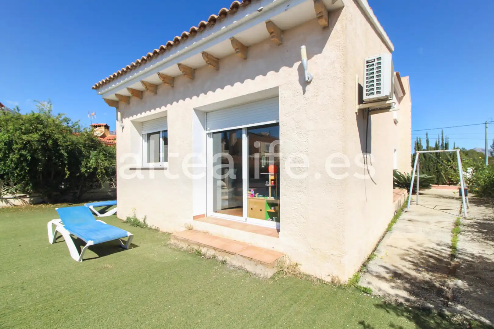 Vista exterior de Casa o chalet en venta en La Nucia con Aire acondicionado, Calefacción y Jardín privado