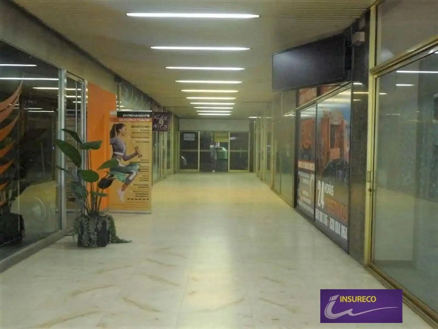 Locale commerciale in affitto a Alfonso V, imagen 2
